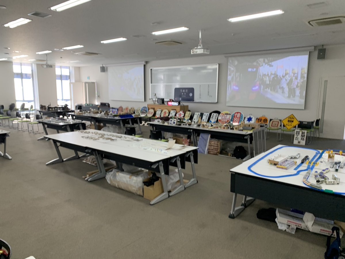 kouken_oue's tweet photo. 今年度の大樟祭スタートしました！
本日は18時まで開室してます！
BVEやヘッドマーク、鉄道模型などの展示もあります！
ぜひお越しください！ https://t.co/V4o7dRKNLe