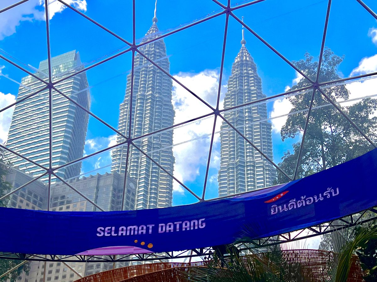 HaikalYuri_MY's tweet photo. Majestic! 🌿✨ ASEAN Dome at KLCC stands as a breathtaking symbol of Malaysia’s harmony between nature, culture and innovation. Open to public until 1 Nov, a rainforest reborn in the heart of Kuala Lumpur! 🇲🇾

#Journiverse
#JRN500C
#DigitalJournalism
#KLCC
#ASEANSummit
@JRN500 https://t.co/09bdlX6KyE