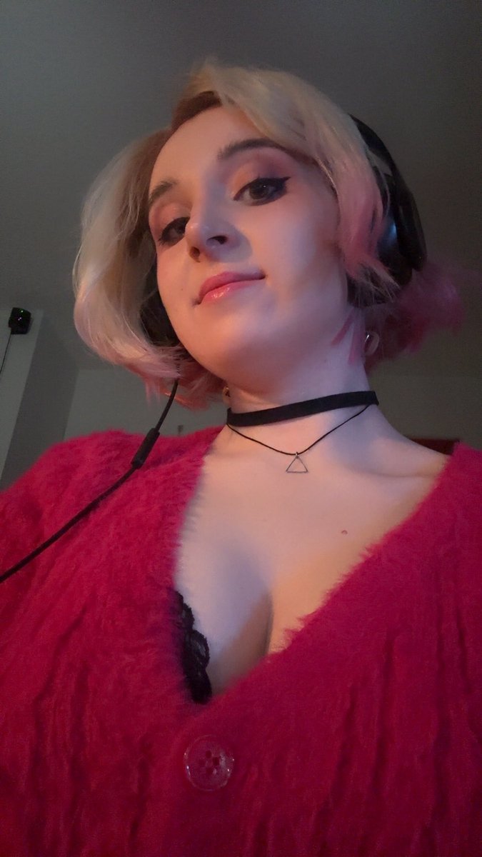 Happy Halloween!!

Do I look like your girlfriend?