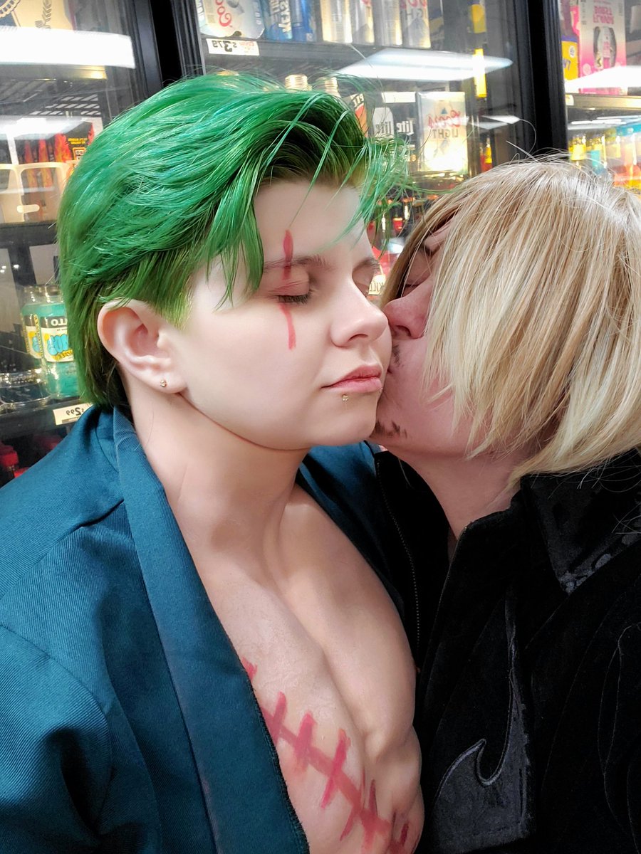 PurpleTired's tweet photo. Happy Halloween!

#zosan #sanji #vinsmokesanji #blacklegsanji #onepiececosplay #onepiece https://t.co/CahOM4GQNS