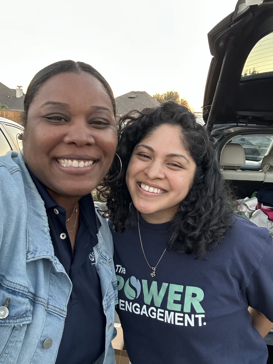 McDanielSpring7's tweet image. We had so much fun filling kids’ buckets with BOOKS for @FallbrookChurch Trunk or Treat! 📚 It was a joy being in community alongside @SpringISD_FACE &amp;amp; seeing so many kids’ eyes light up about reading! ✨We met some of our @whsmustangs students &amp;amp; Benji was a hit, as always! 💙💚