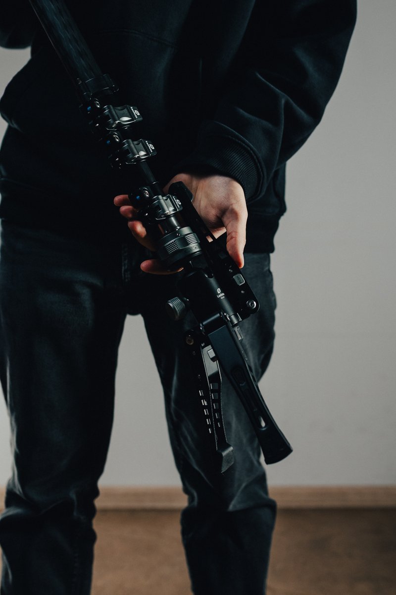 LeofotoZS's tweet image. Tight spaces, meet your match! 
🤩 The Leofoto Wand Series Monopod keeps your shots steady in crazy crowds and even lets you adjust angles with your foot. 👣

📽️ IG@artestheticspl
📌 MF-324CL + BV-10 + VD-04
🔗 Explore more: leofoto.com/products_detai…

#CameraMonopod #VideoGear