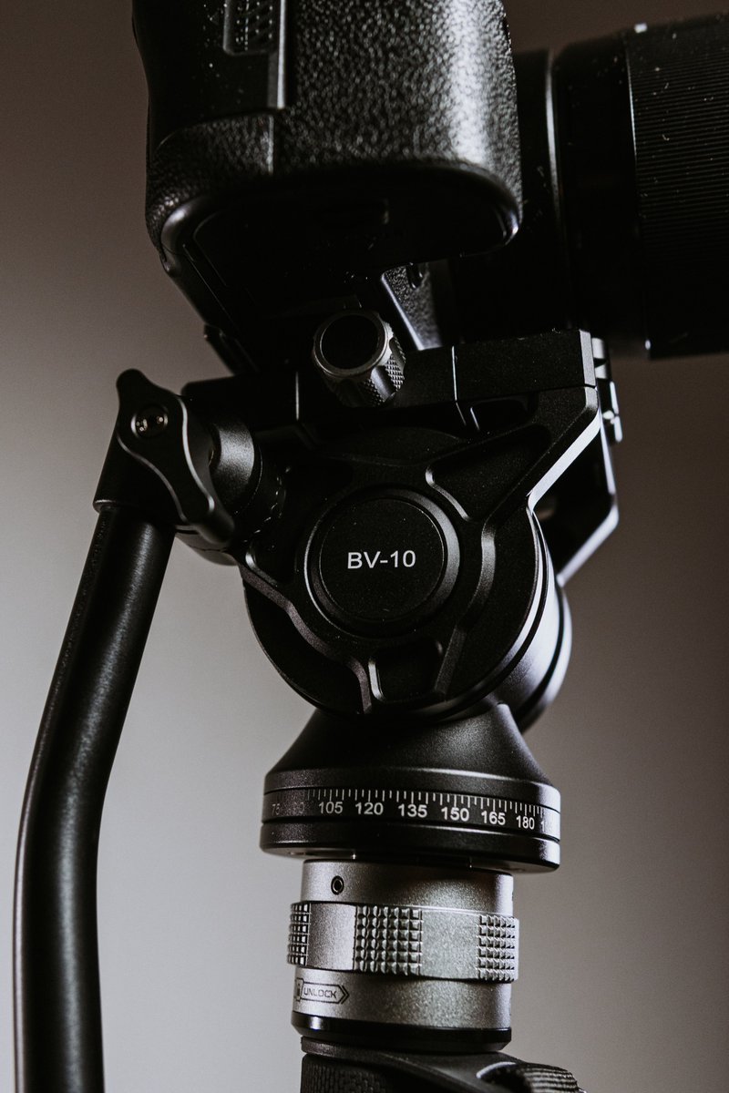 LeofotoZS's tweet image. Tight spaces, meet your match! 
🤩 The Leofoto Wand Series Monopod keeps your shots steady in crazy crowds and even lets you adjust angles with your foot. 👣

📽️ IG@artestheticspl
📌 MF-324CL + BV-10 + VD-04
🔗 Explore more: leofoto.com/products_detai…

#CameraMonopod #VideoGear