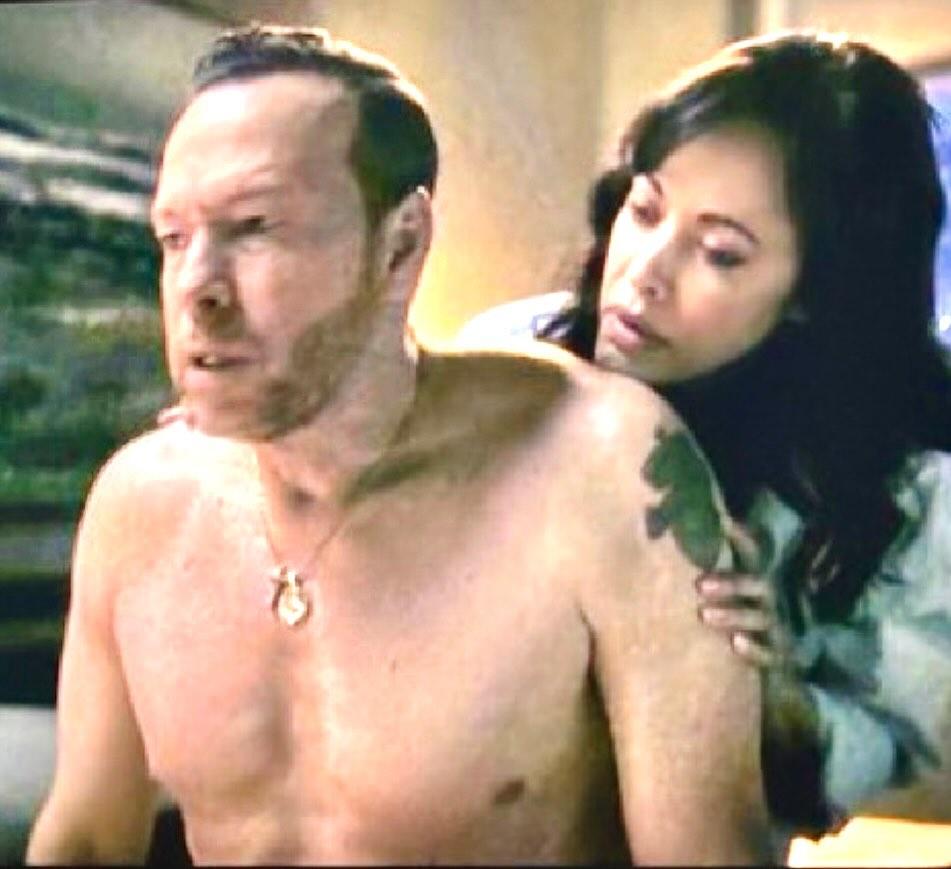 Yes! Maria is back! Love to see them grow as a couple ❤️🥰😍! <a href="/DonnieWahlberg/">Donnie Wahlberg</a> #BostonBlue 💚💙