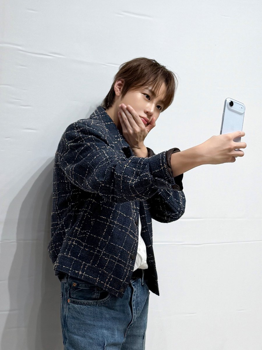 [#하성운] 📢

📱 Monthly Screen – November

☁ 하늘 (HA:NEUL) 4기 Only
🔗 cafe.daum.net/BPM.HASUNGWOON…

#HASUNGWOON
#하늘 #HANEUL