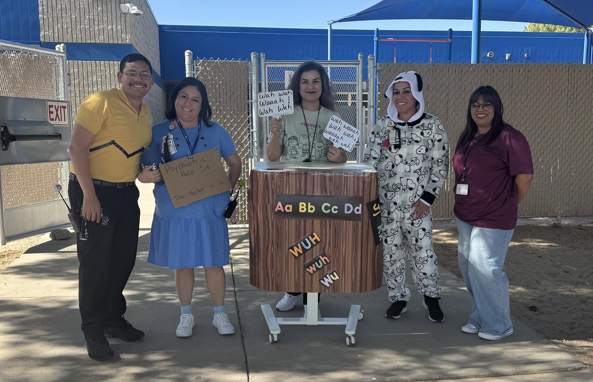 The Peanuts Gang was out in full force today! #TeamSISD #BeaksUp <a href="/SAguirre_RES/">Sandra Aguirre-Ramos</a> <a href="/chernandez_RES/">Cristina Hernandez</a>