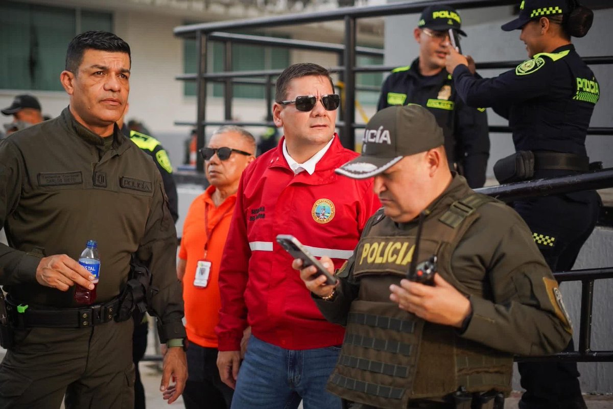 Reconocemos y agradecemos el compromiso  de nuestro  Alcalde  Mayor <a href="/dumek_turbay/">Dumek Turbay Paz</a>  y nuestro Secretario del Interior <a href="/BrunoHdezRamos/">Bruno Hernández Ramos</a>  por fortalecer la seguridad , en una fecha como esta 31 de octubre,  cuyo esfuerzo ha logrado 
Tener a Cartagena blindada y segura.