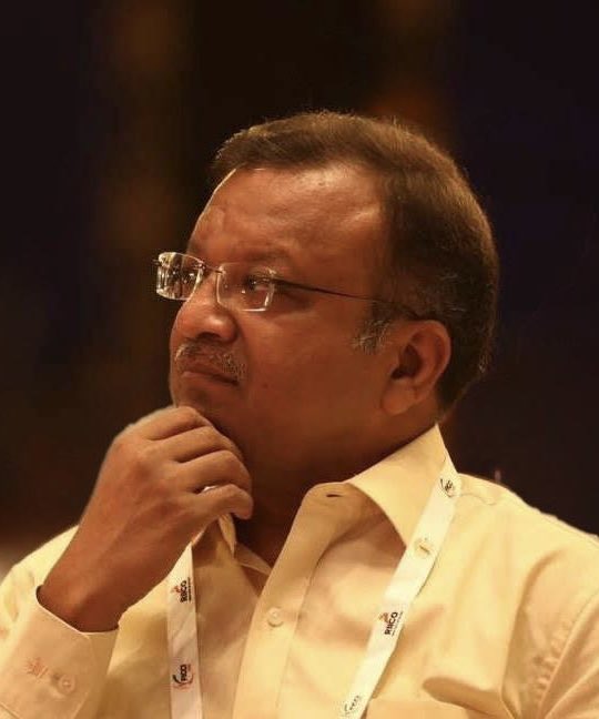 Sometimes, the smartest thing you can do… is switch off.
Even tech leaders like Eric Schmidt and Narayana Murthy remind us that real creativity needs quiet.
A clear mind is more powerful than a long day.

#DigitalWellbeing #Mindfulness #Balance #Creativity #BySubodh