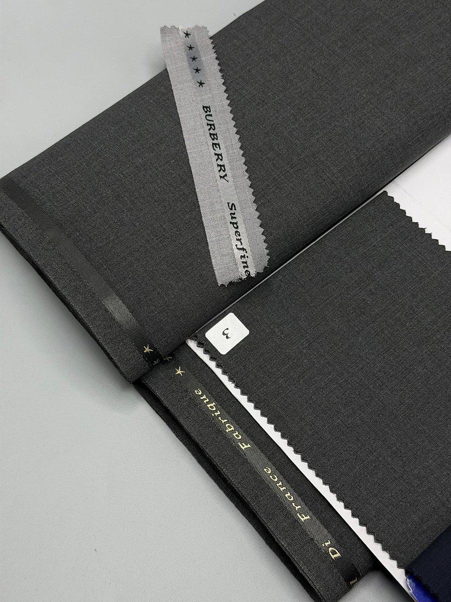 Burberry Wool! Available for pickup or delivery 🛒🛍️🚚🛫

Price: 14k per yard 

DM if interested 📩💯

WhatsApp/Call: 09037366334

Kano, Nigeria 🇳🇬 📍