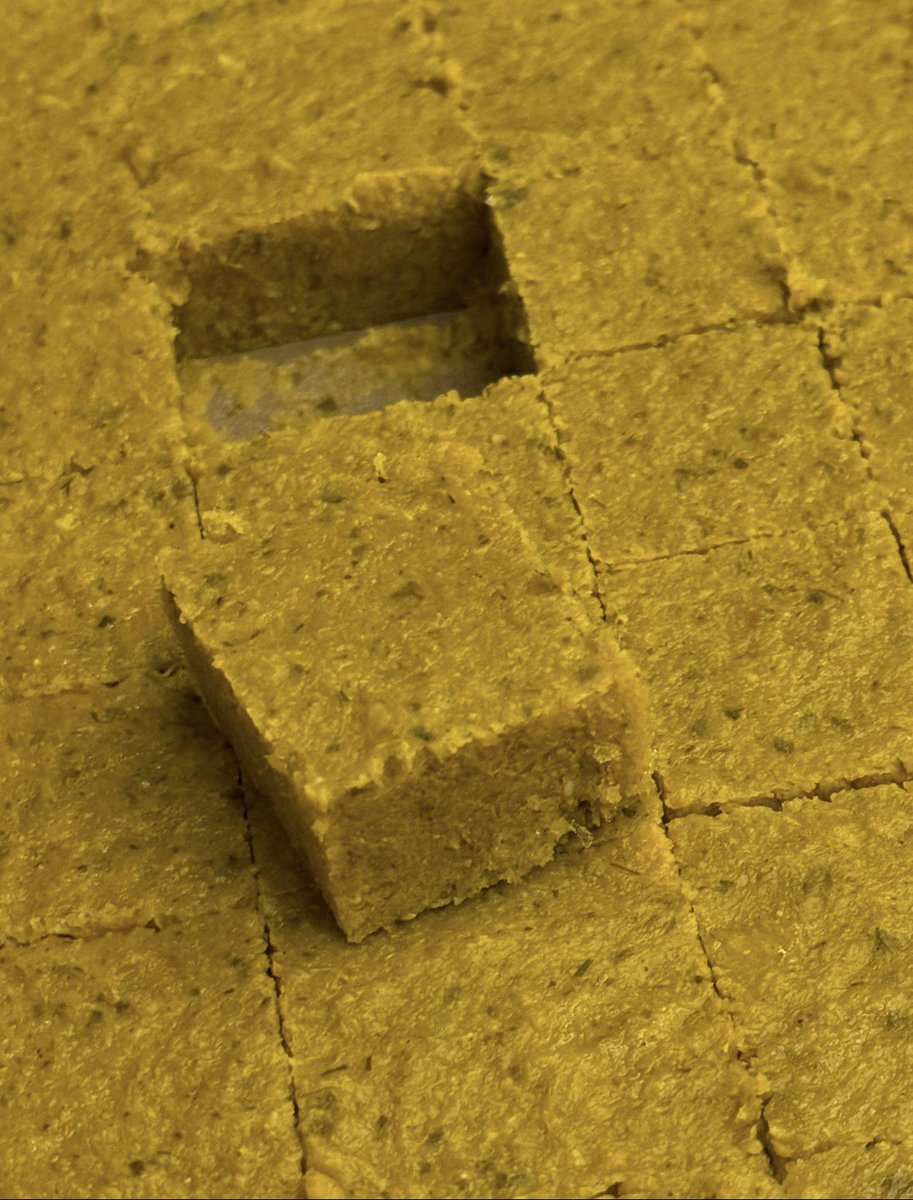 afkaar2013's tweet image. سويت ماجي بالبيت وصارت النتيجة رهيييبة ماتوقعت وبطريقة صحية وبدون مواد حافظة او املاح ضاره 
تعالوا اقول لكم كيف سويتها 😍 بالتفصيل وباسهل طريقة