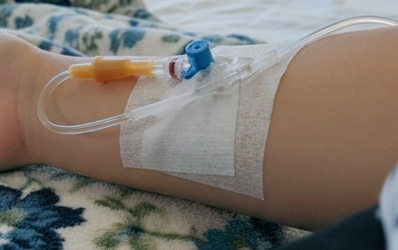 اللهم إني عبدك الضعيف أطرق باب رحمتك راجياً عفوك وشفاءك 
اللهم اشفني شفاءً لا يغادر سقماً ورد إلي عافيتي كما كانت وأفضل
واجعل في ألمي رفعة لدرجتي وفي صبري خيراً لا أراه إلا جميلًا
يا رب لا تريني ضعفًا إلا وقويتني
ولا هما إلا فرجته
ولا وجع إلا شفيتني منه بقدرتك يا أرحم الراحمين