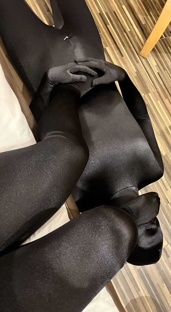 足置きにしていただきました。
その後お互いがグズグズに蕩けるまで長時間スリスリさせていただきました。