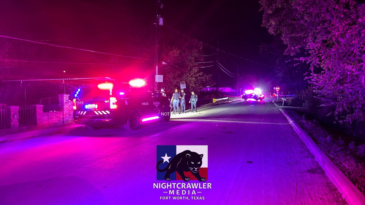 Another Echo Lake area Halloween party ends in major police presence from FWPD. This time, 2 people have been stabbed. 1 person is fighting for their life.