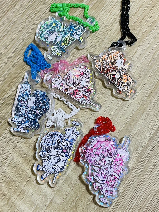デザインフェスタin東京ビッグサイトに出展します 天使や小鳥さんなどをアナログでたくさん描いてます 新作は金箔クリアポストカードやアクキーなど 中毒天使ガチャやります Moca Farm 11月15/16日 F-176-177 #デザフェス62リポスト #デザフェス62