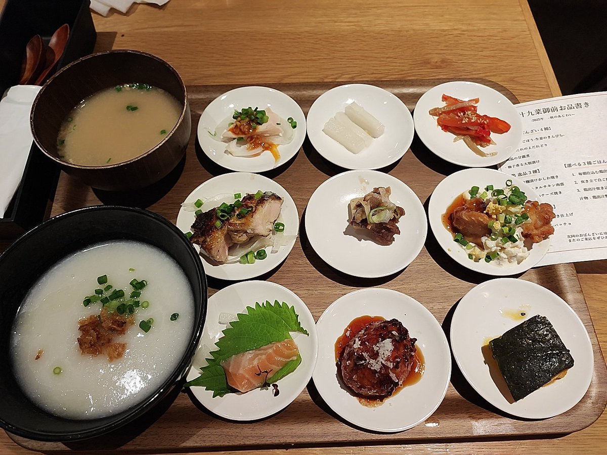 新大阪の『en-nui』さんで
はちみつバニラプリンを入手！
カラメルの層に蜂蜜がふんわり感じる´ `*

ランチに間に合ったので
鶏肉が自慢の
『はーばーど』さんで
小鉢の定食いただきました！

つくねが粗挽きで美味しかった´ `*
鶏おかゆはお代わり自由でした
味噌汁も白湯で満足*°ω°*