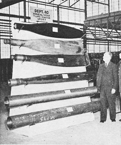 ある項目について調べていると、ズバリじゃないけど隣接しているナニカが釣れたりします。ハミルトンっぽいけど何か違う気もする金属製プロペラブレードの加工段階展示、"one-piece steel prop blade  at American Propeller Corp"ですって。
airplanesandrockets.com/magazines/flyi…