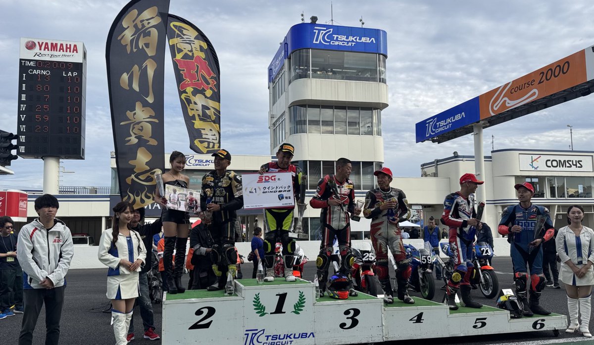 青色担当 雪ミク S-54 攻撃力4500 青色担当 雪ミク S-54 攻撃力4500