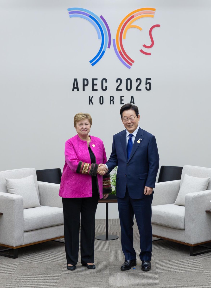 Honored to meet 🇰🇷 President <a href="/Jaemyung_Lee/">이재명</a> and Deputy Prime Minister and <a href="/moefkorea_eng/">MOFE - Korea</a> Minister Yun Cheol Koo. I congratulated them on the success of #APEC2025. Korea’s Ultra Innovation strategy and focus on inclusive growth are vital in a rapidly changing world.