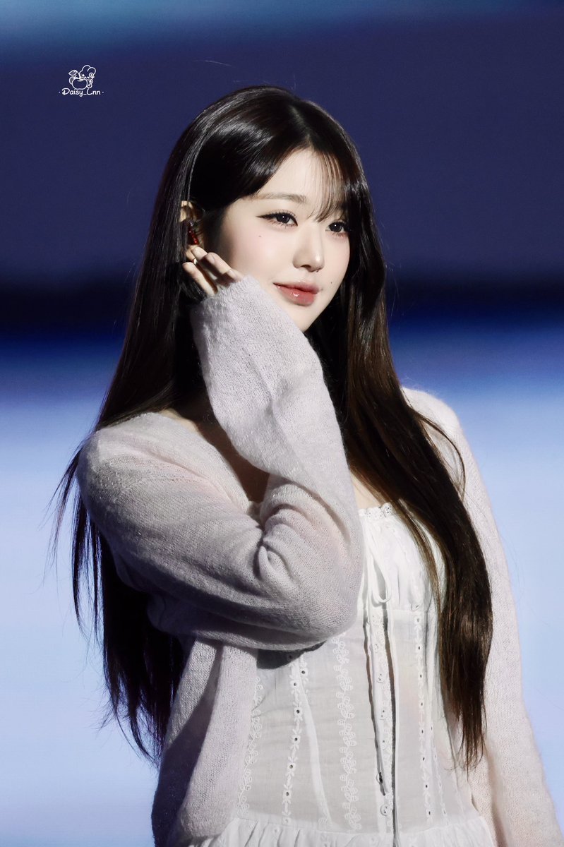 25.11.01

#아이브 #IVE #장원영 #JANGWONYOUNG #원영 #WONYOUNG #ウォニョン