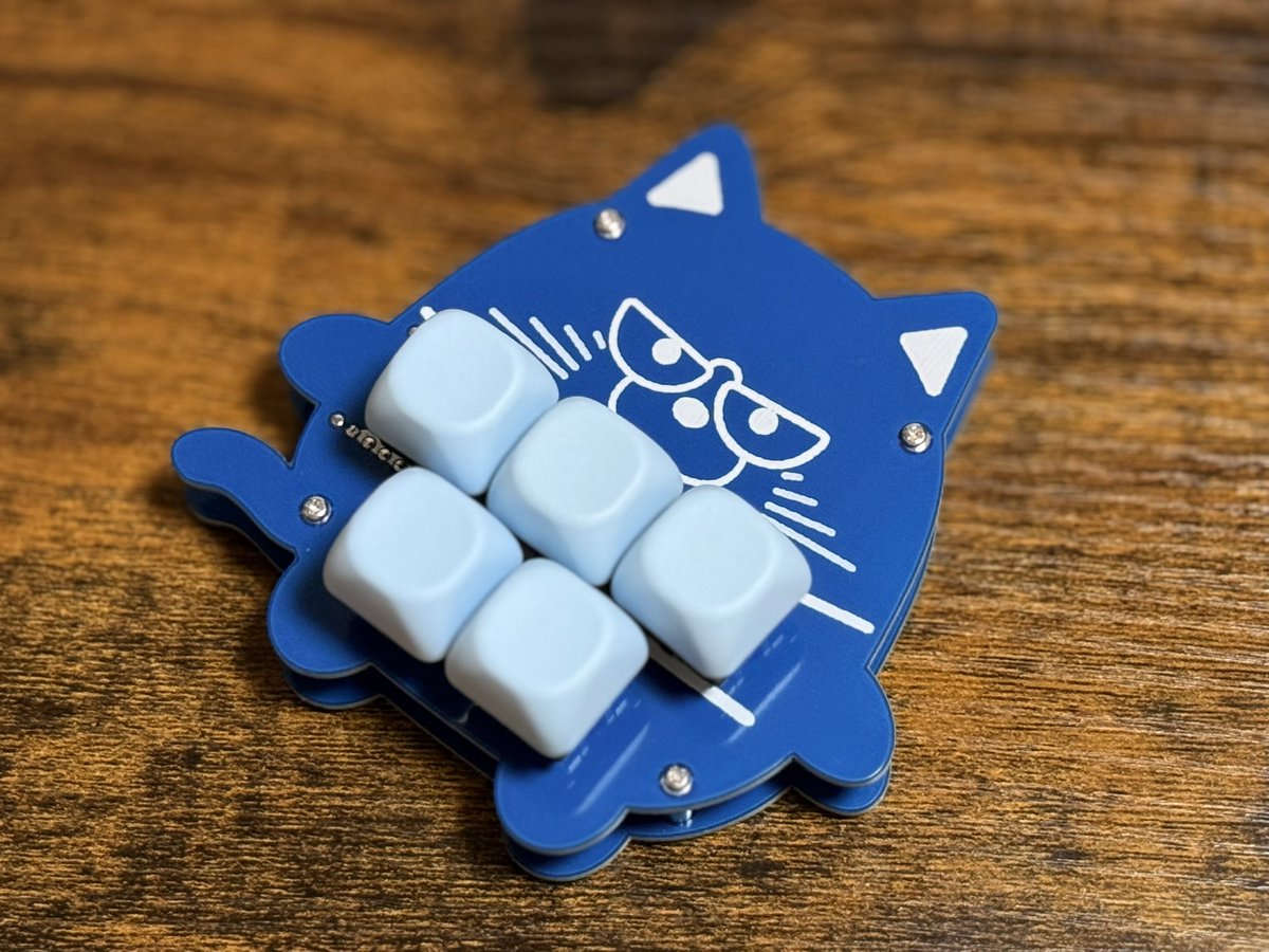lemonade_37's tweet image. #rubykaigi でもらったキーボード、キーキャップが届いて完成した🐱