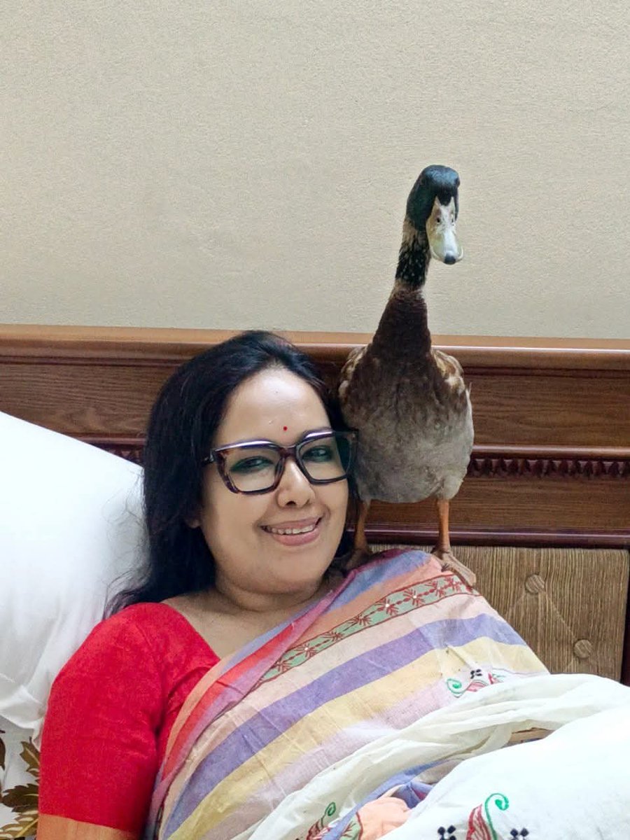 SakanderHosen's tweet photo. বাংলাদেশে রাজনীতি করে, গালি খাওয়ার থেকে হাঁস পালা অনেক ভালো🙃🤩

আমগো প্রিয়: রুমিন আপা https://t.co/BapuVw5UG0