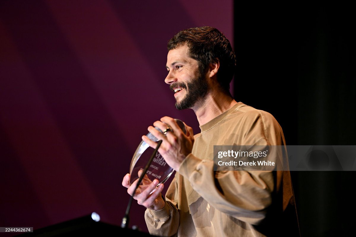 DylanOBrienPL's tweet image. Dylan O’Brien został nagrodzony podczas 28th SCAD Savannah Film Festival w Savannah, Georgia [31.10]

📸 gettyimages.it/editorial-imag…