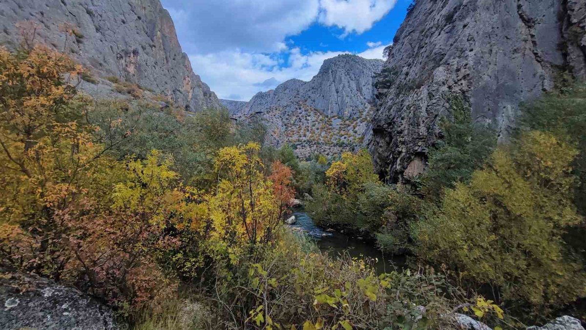 gztcom's tweet photo. 😍Yozgat’ın gizli cenneti Kazankaya Kanyonu’nda sonbahar... https://t.co/KDTCGMIUEy