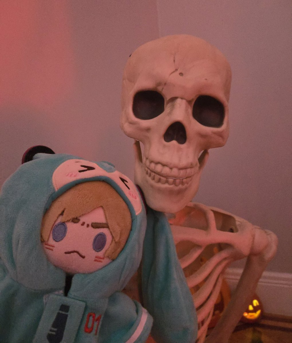 happy halloween everyone 🫶 i wanted to post something for today but... please dont flay me if I'm a week late 😓