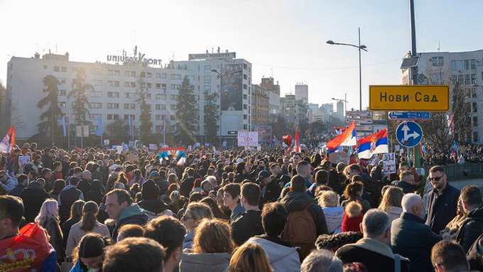 Nebojam6's tweet photo. Blokade štete studentima, uzrokuju kašnjenja, gubitke i manje prilika. Obrazovanje je put ka napretku, a ne paralizi. Zaštitimo budućnost studenata učenjem, a ne zatvaranjem.
#PovratakObrazovanju #BudućnostSrbije #Srbija #StudentskiProtest https://t.co/pU1PcviEl8