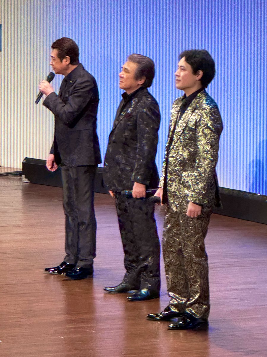 さーてさてさてアビリティを忌憚なくフル稼働させて無事サニーに見舞われた本日は〝鳥羽一郎杯争奪戦〟が行われてる『ボートレース津』様にて歌謡ショーでございました！！
全世界からお越しの皆様、誠にありがとうございました♡
ステージ後は衣装のまま即撮影とか取材対応で見送りできずごめんな！！