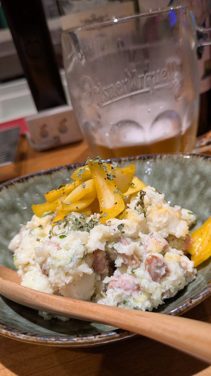 live4sb011's tweet photo. Pilsner Urquell ŠNYT
ポテサラ
Tucher / Hefe Weizen
Cluster
#柏 #ビール #beer #ビール部 #nobeernolife #gotobeer #ビールで明日を幸せに https://t.co/6S0MrtVMrS