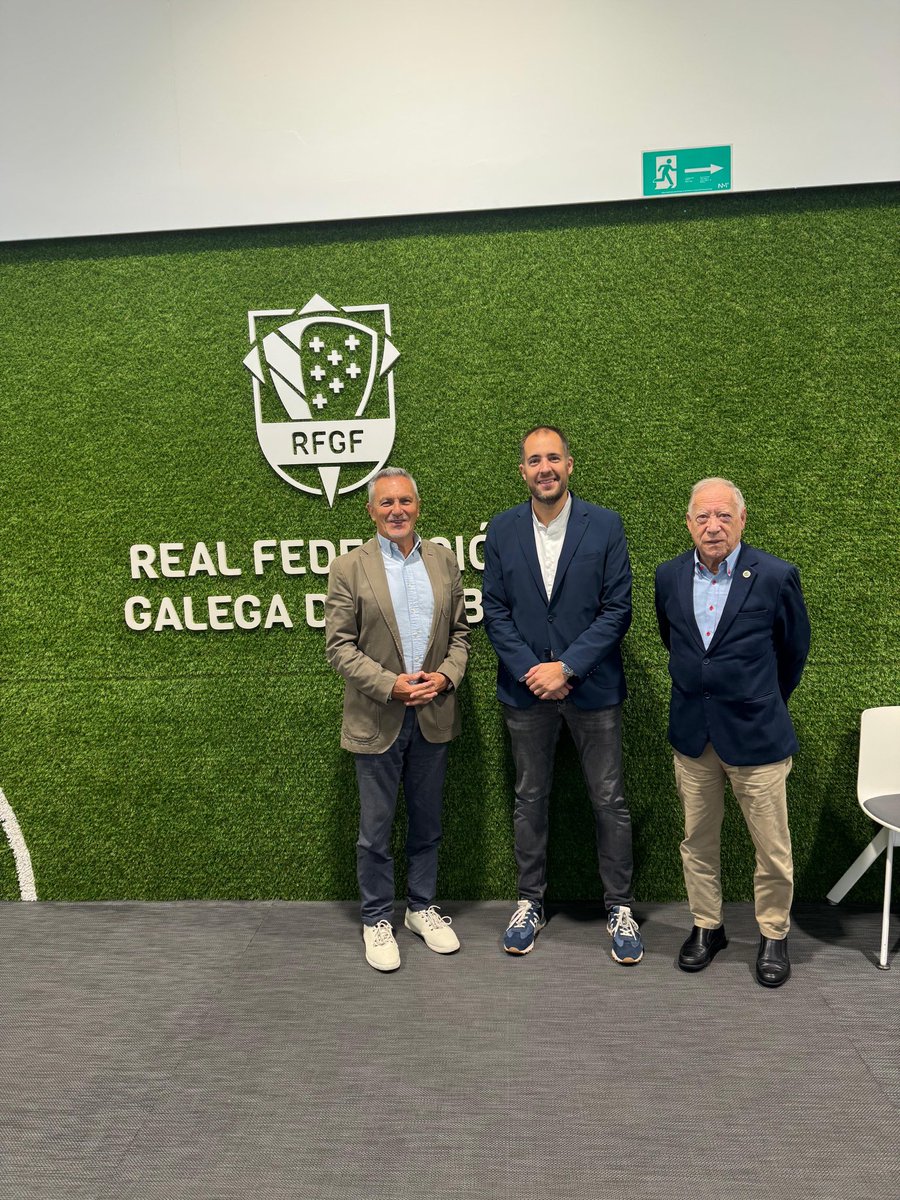 anjaderef's tweet photo. Reunión con Francisco Soto Barilac, Presidente del Ćomité Técnico de Árbitros de la Real Federación Española de Fútbol.
Muy interesante y fructífera reunión para encontrar temas de cooperación para la defensa del arbitraje
#arbitraje #referee #futbol #football https://t.co/Ug1237aSDt
