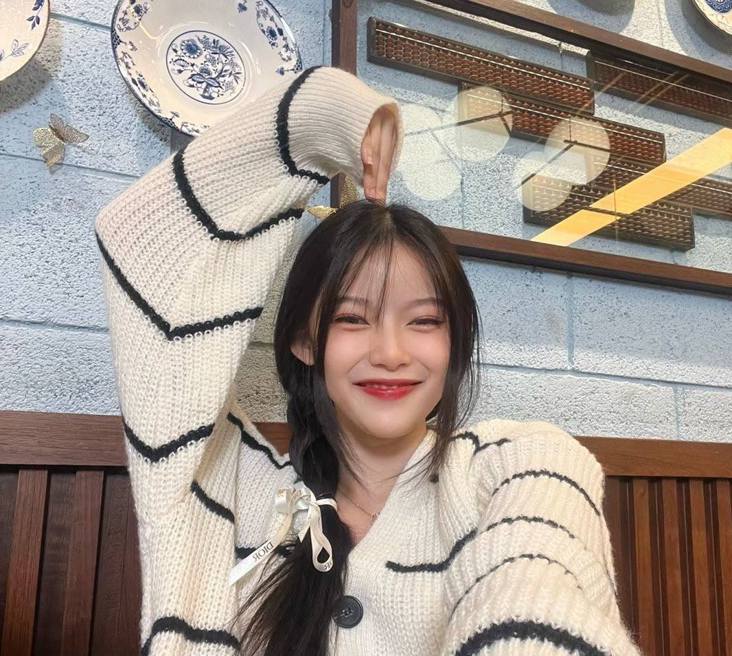 bycilala's tweet image. Hai! Aku mau berbagi sedikit saldo e-wallet untuk 2 orang. Diundi besok yaw. Syaratnya rt tweet ini dan tweet di bawah. Terima kasih! 🖤🖤