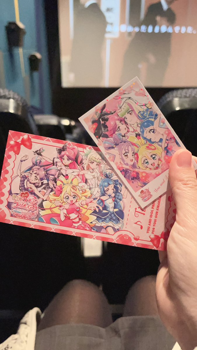 本日3回目の映画でもボロ泣きになった🥹え？

もう歌くるー！って分かってる前から泣くの意味分からん😂涙腺弱なった？w

今回は頑張ってキラッキライト振れました🔦💙

キュンキュア＆ウィンクとキッス＆ズキューンのカバー曲可愛すぎるよね🎧