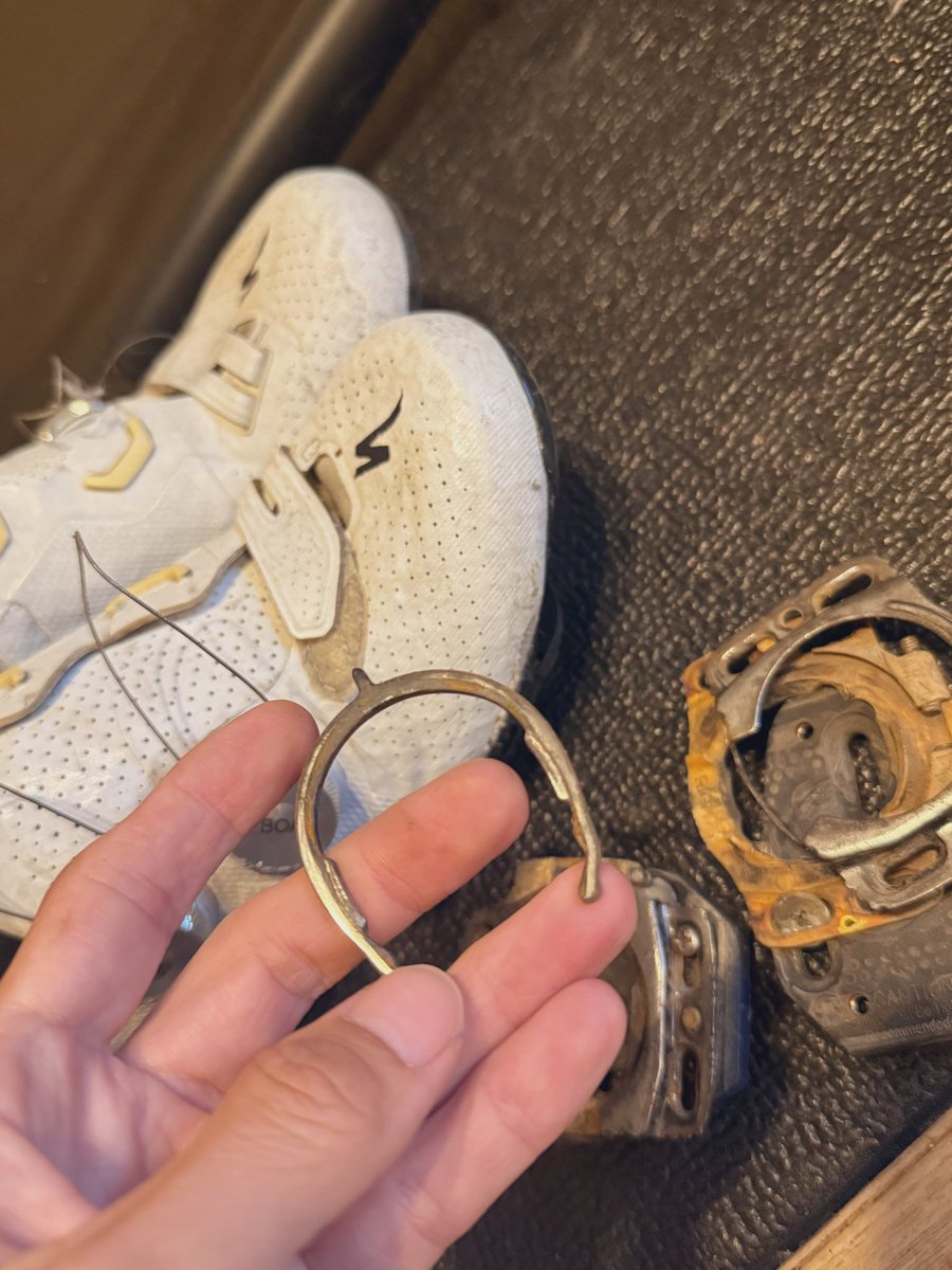 YuuuuuSl4's tweet photo. スピードプレイ好きなんだけど、Cリングが突然割れるのだけが困る。
もうストックないよ〜とダメ元で探したら古いクリート出てきてCシーリング生きてた🥹
宝物を見つけた気分😭🎊
しかも2個🙌

(Cリングだけ購入できる方法あれば誰か教えて��ださい。) https://t.co/m5eAy1I6vb