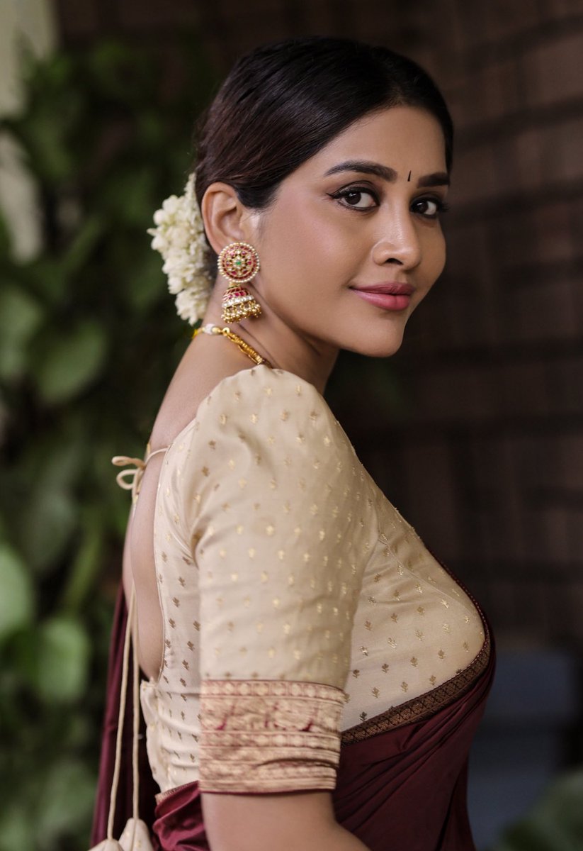 வாழ்கையில் நிகழ்ந்த
கசப்பான நிகழ்வுகளும்
கடந்துப்போன காலங்களூம்
மாற்றங்களும் ஏமாற்றமும்
வதைக்கும் நினைவுகளும்
மனதில் ஒருவருக்கு
இறப்பின் வலியை
உயிரோடு உணர்த்திவிடுகிறது'