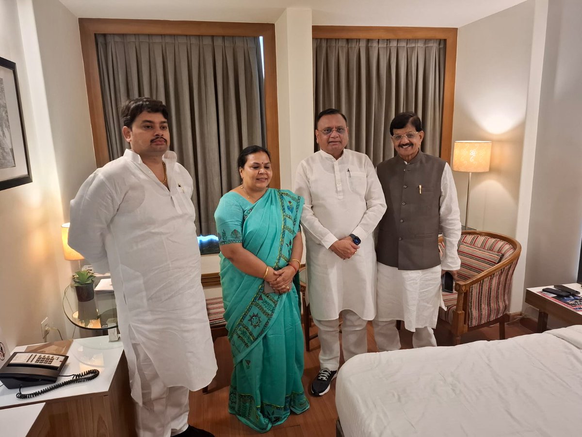 आज झारखंड सरकार की मंत्री श्रीमती दीपिका पांडेय सिंह जी और बिहार प्रदेश कांग्रेस के पूर्व अध्यक्ष श्री मदन मोहन झा जी के साथ बिहार चुनाव प्रबंधन को लेकर विस्तृत चर्चा की।

संगठन की मजबूती और बेहतर तालमेल के साथ विजय की दिशा में आगे बढ़ने का संकल्प दोहराया। 🇮🇳