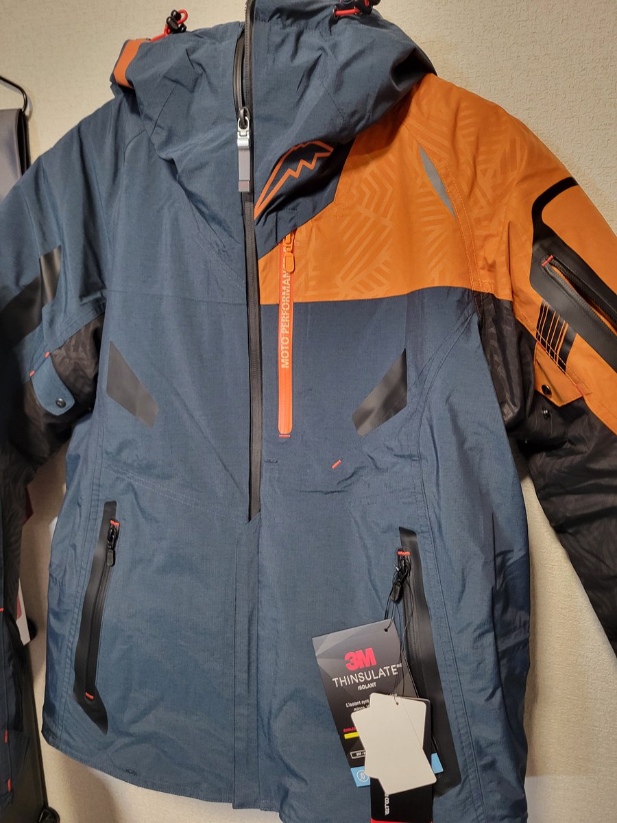 Proto_Mask's tweet image. クシタニのバイク用アウター買ってしまった。これで全身ワークマン卒業です。
今回買ったアメニタジャケットは防寒性・保温性・耐摩耗性・衝撃吸収性(プロテクター装着時)、どれを取っても一級品。
五万円。タカスギィ！！
で、でも買って良かったよ･･･（震え声）