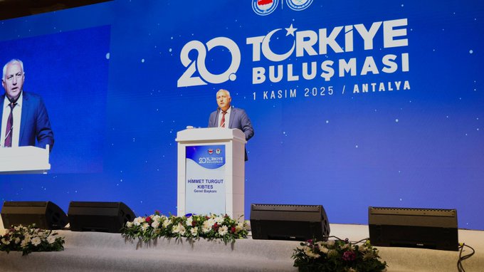 First image shows a man in suit standing at a podium on a stage with blue backdrop featuring Turkish flag elements and text 20 TÜRKİYE BULUŞMASI 1 KASIM 2025 ANTALYA large screen displaying similar banner and another image of the man speaking second image depicts rows of seated attendees in formal attire including women in headscarves and men in suits in a grand hall with decorative flowers and event branding on walls.