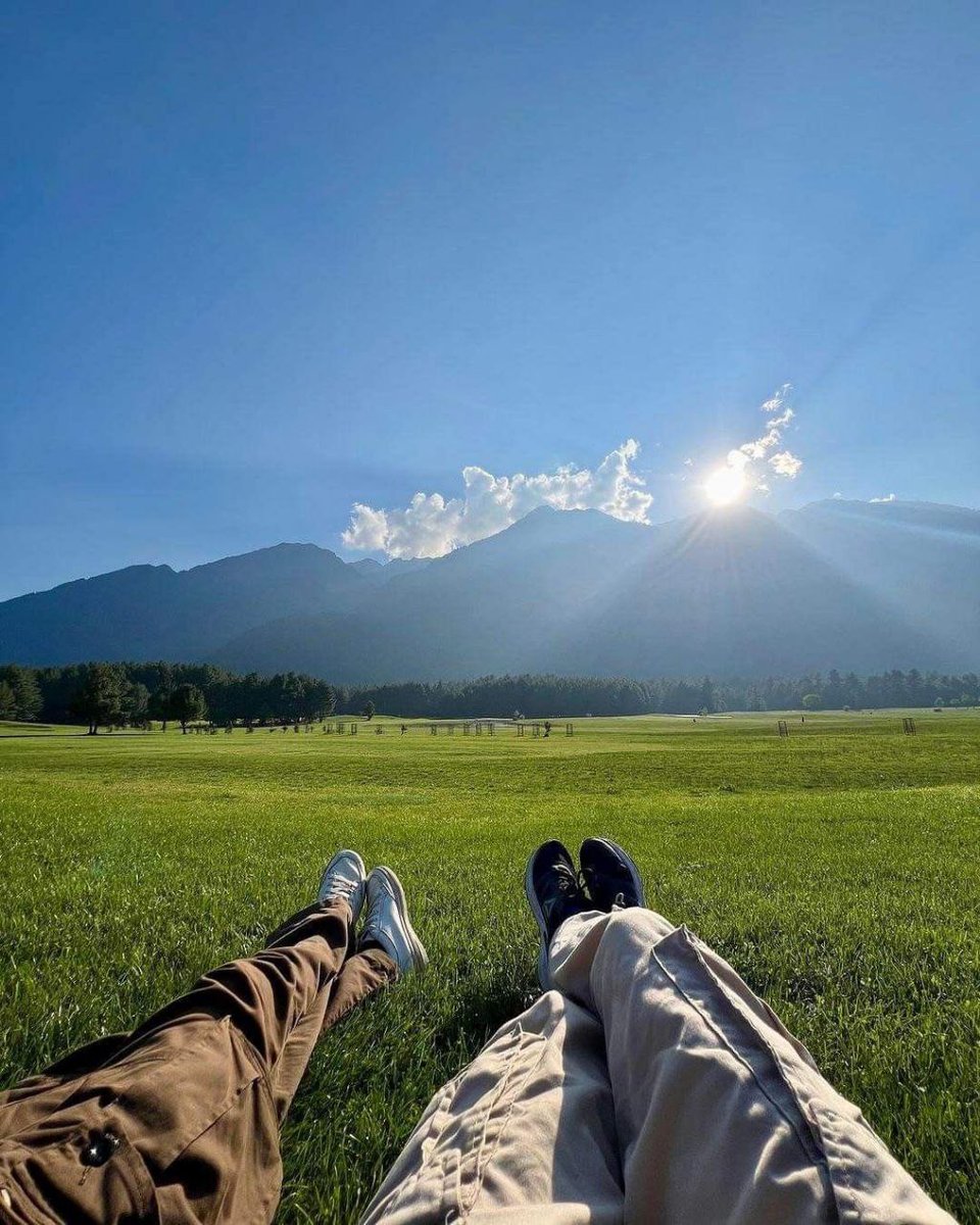 سما وخضرة وأنا وأنت،
It's a perfect date.