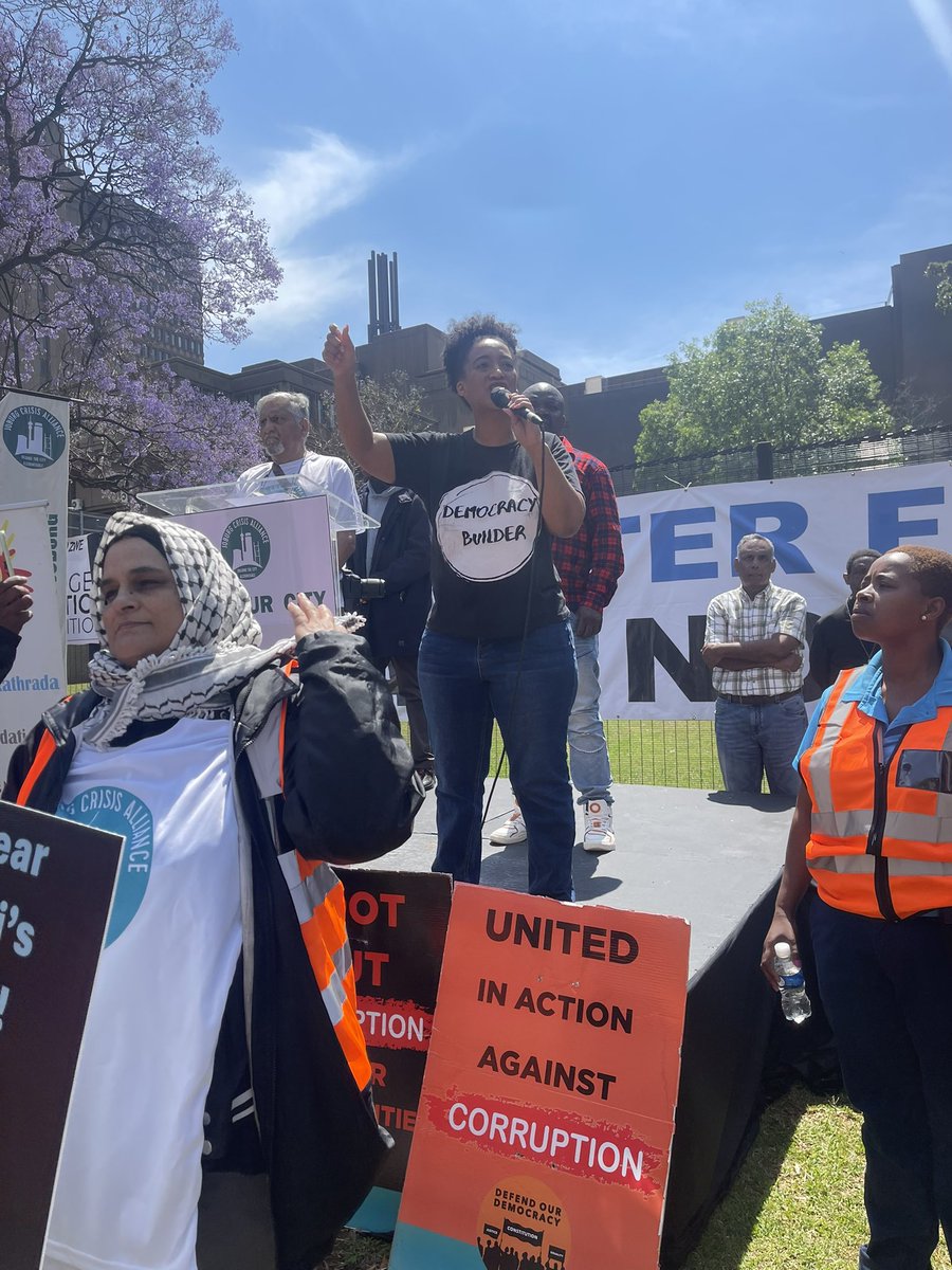 “People first, politics later” says Tessa Dooms from the Joburg Crisis Alliance
#watercrisis #waterprotest #johannesburg waterprotest #OCN/ KP