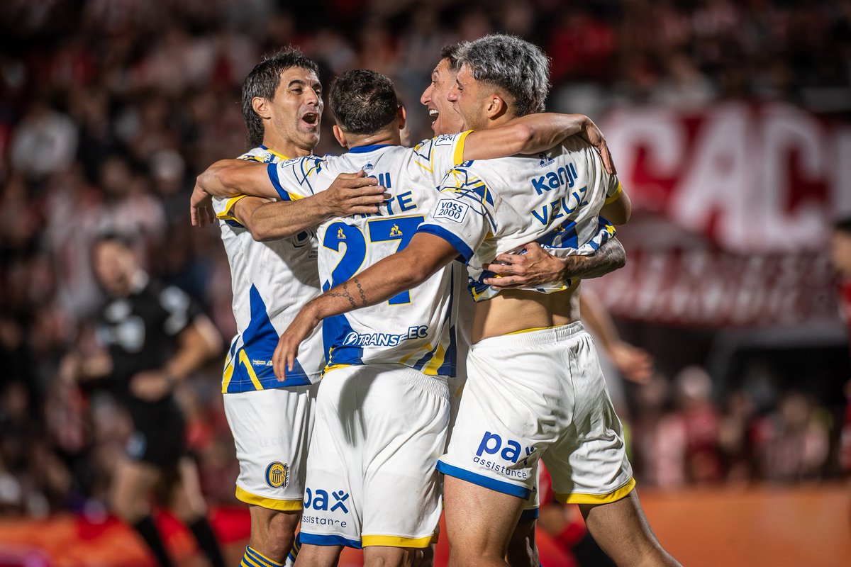 RosarioCentral's tweet photo. ¡TODOS JUNTOS! 🫂💛💙 https://t.co/Q2svZd6YOm
