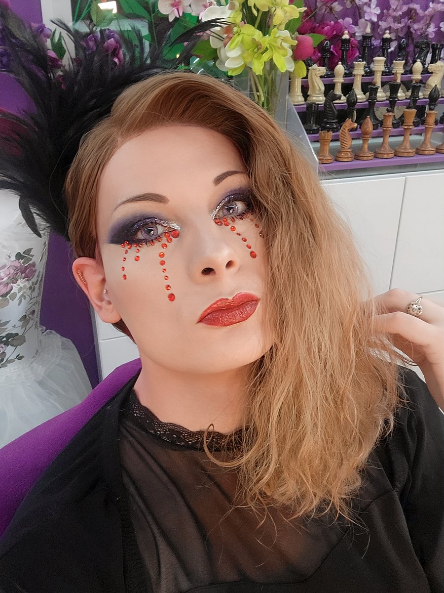 I tried some spooky makeup for Halloween. 😃

Also, they’re pretty subtle, but I’m wearing lavender contact lenses.