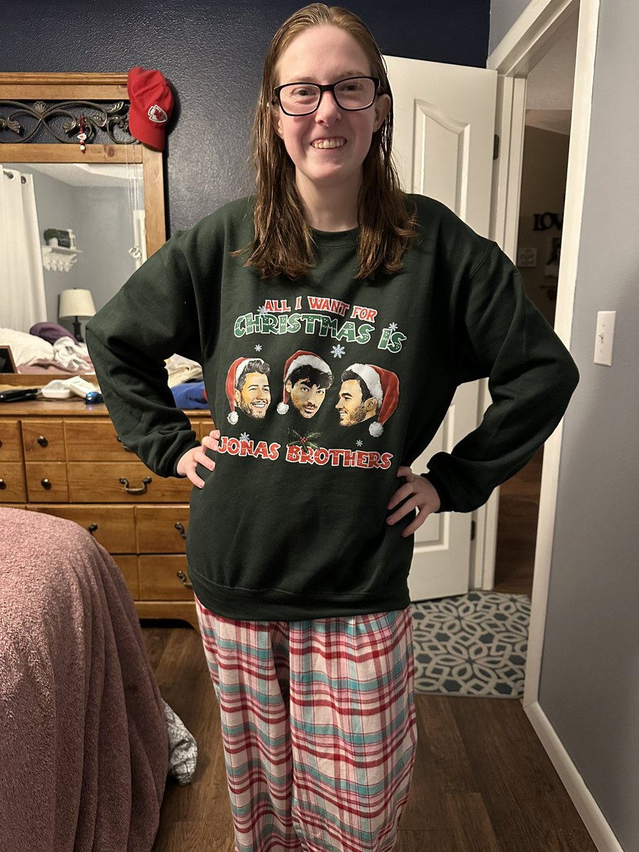 Me on October 31st VS me on November 1st 🎃👻🎄🎅🏻 <a href="/jonasbrothers/">Jonas Brothers</a> <a href="/nickjonas/">Nick Jonas</a> <a href="/joejonas/">J O E  J O N A S</a> <a href="/kevinjonas/">kevin jonas</a>