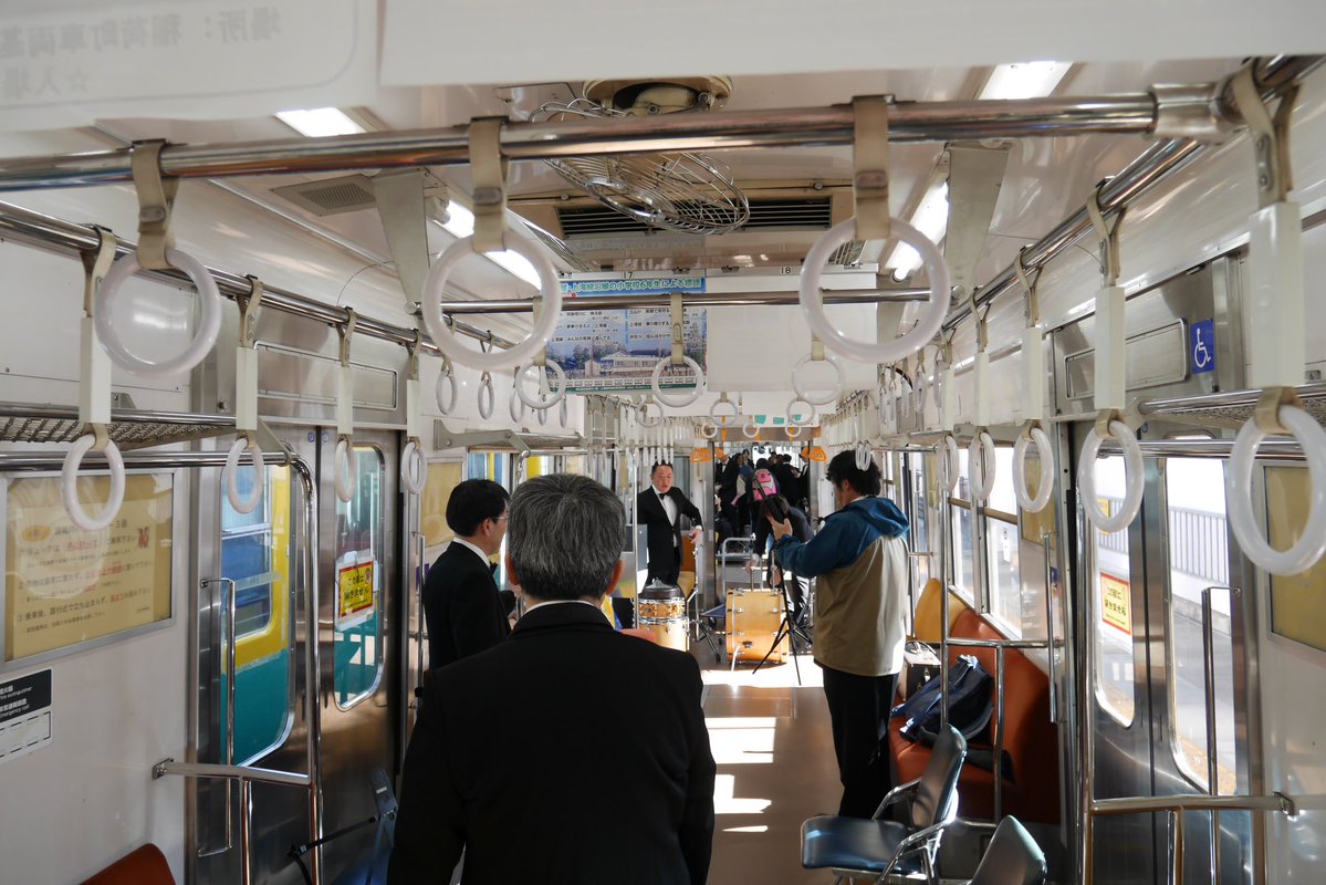 t_chitetsu_ad's tweet image. #ちてつ電車フェスティバル実況　（7/12）

こちらは  #富山地方鉄道吹奏楽団 ！
なぜか電車に乗っています！
もしかして、このまま稲荷町車庫へ入る気…？？！！
楽団所属の社員も初めての体験です…

演奏はこのあと13:00から！

 #富山地方鉄道 
 #吹奏楽
 #電車の中で演奏もアリなのが地鉄