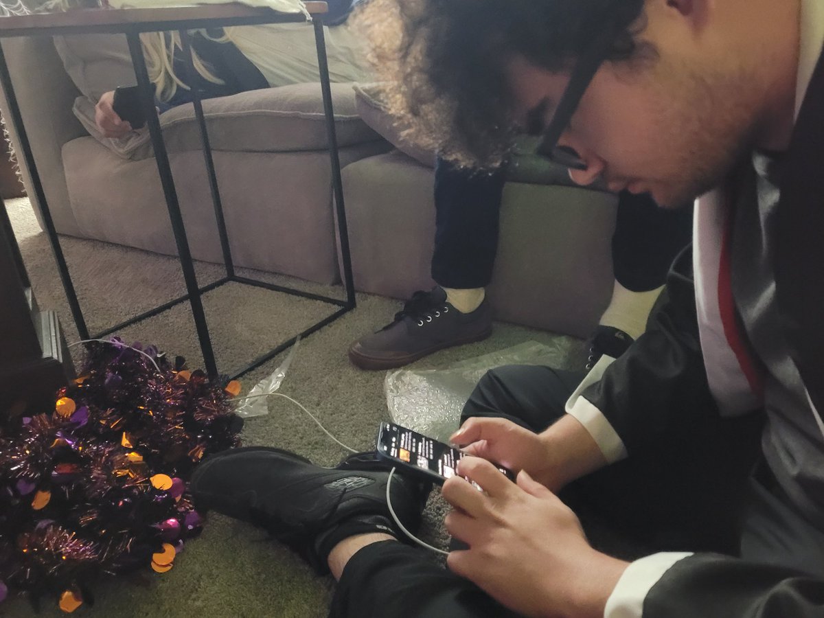 <a href="/TheGodlyWinner/">The Winner</a> is vod reviewing in the middle of a damn party