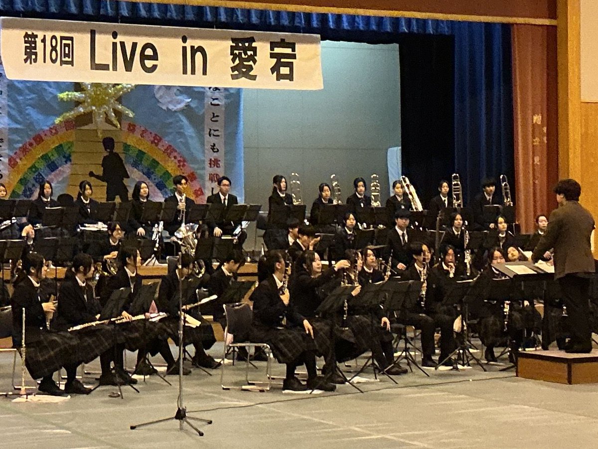 毎年恒例のLive in 愛宕で演奏しました。12年生メンバーでの演奏を楽しんでいただきました。