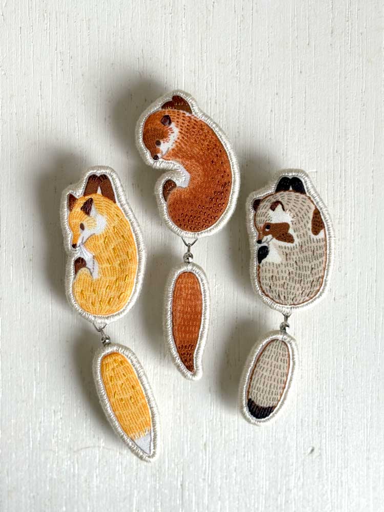 チンアナゴ　木彫ブローチ等 ブローチの種類 キツネ、タヌキ、フェネック、カワウソ、リカオン