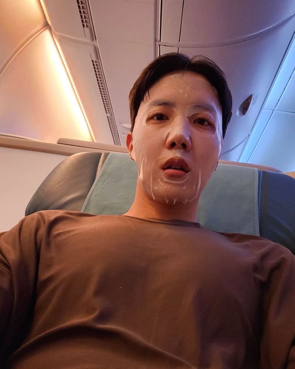 I’m voting #JHOPE for #2025MAMAVOTE
