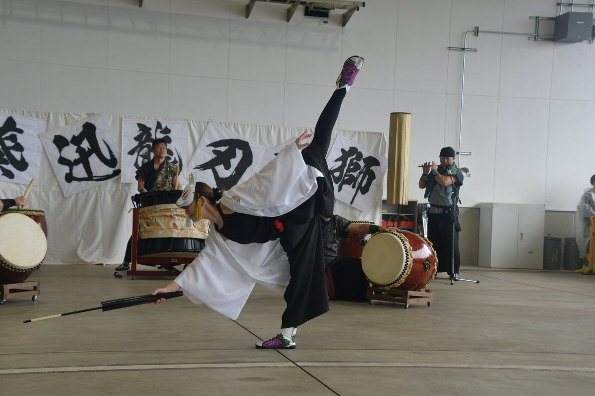 yi_xin28502's tweet photo. エアフェスタ浜松を振り返る
龍武太鼓の演舞その2　#エアフェスタ浜松 #龍武太鼓 https://t.co/FD9tKPLD5P